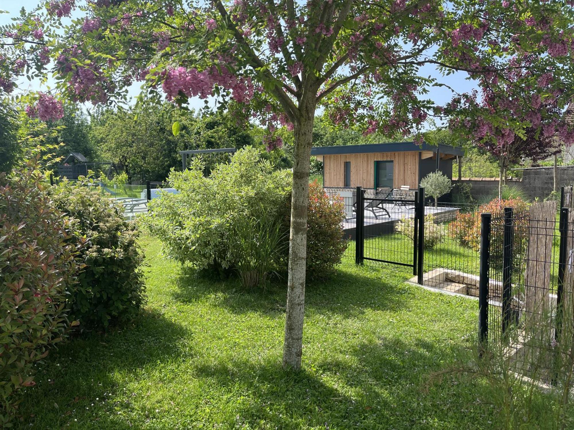 Appart-Hotel N 4 Calme Avec Terrasse, Wi-Fi Haut Debit, Petit-Dejeuner, Room-Service Et Parking Prive Chouzelot Экстерьер фото
